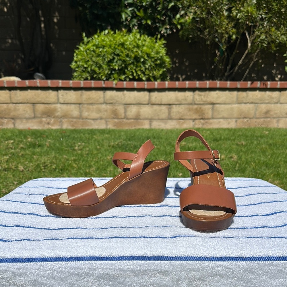 Women's Brown Wedge Sandals 8 Never Worn!